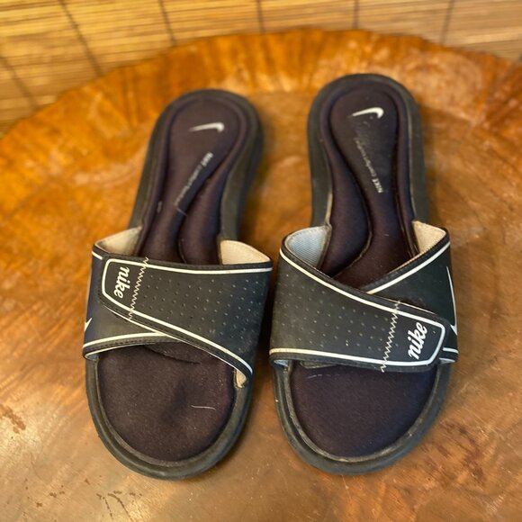 Nike Slides Flip Flop Shoes with Velcro Closure Size 9 EUC - Picture 1 of 7